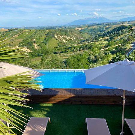 Bed And Adventure Tramontana Resort - Camera Vista Castilenti 外观 照片
