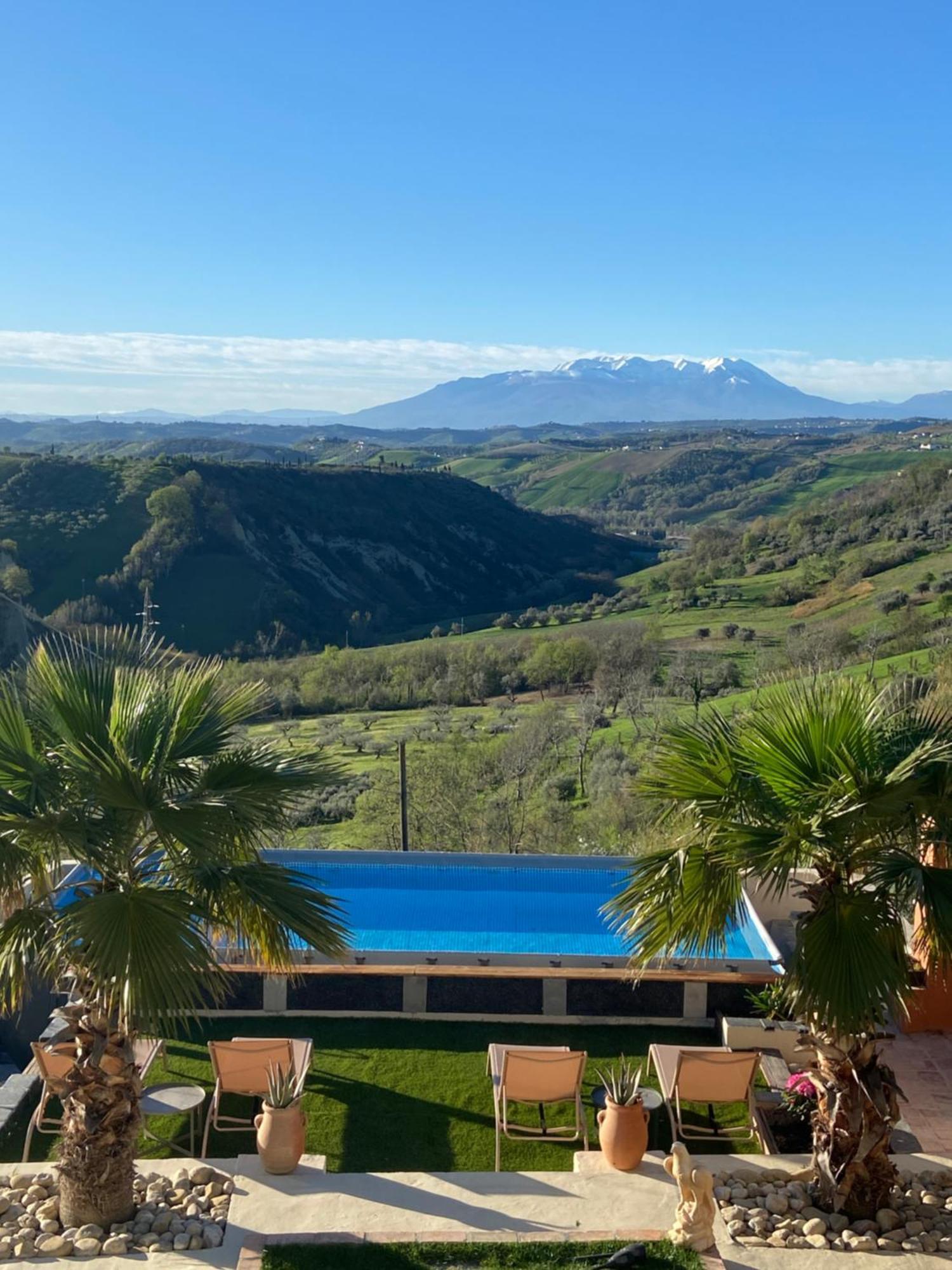 Bed And Adventure Tramontana Resort - Camera Vista Castilenti 外观 照片